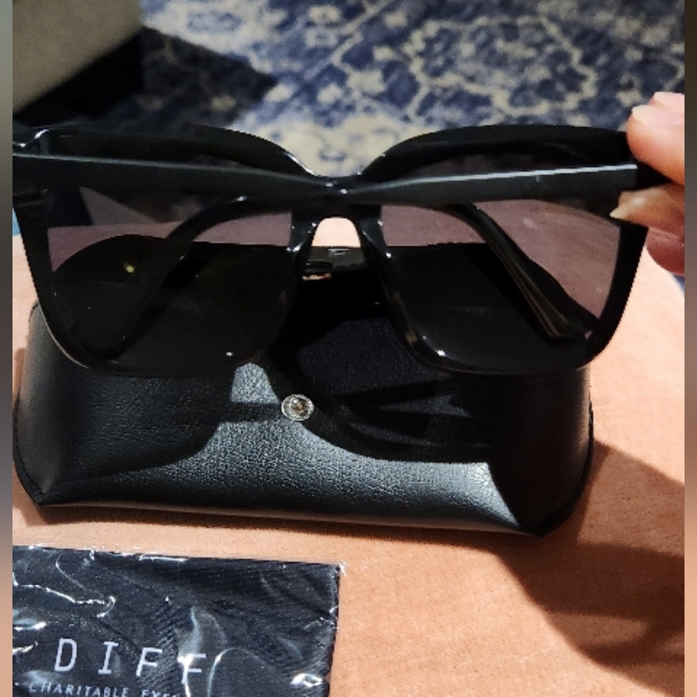 Nwot Black Diff Polarized Sunglasses - image 8